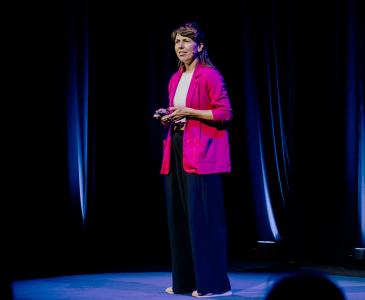 A speaker presenting as part of the UNSOMNIA program