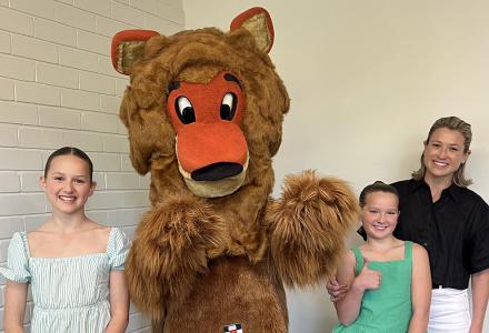 Ruby-Moon, Faith and Ashley with Clancy the Lion